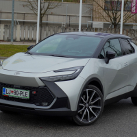 Toyota C-HR 2.0 PHEV GR sport premiere - test 2025