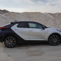 Toyota C-HR 2.0 PHEV GR sport premiere - test 2025