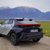 Toyota C-HR 2.0 PHEV GR sport premiere - test 2025