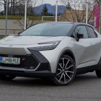 Toyota C-HR 2.0 PHEV GR sport premiere - test 2025