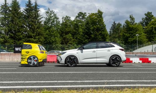 Opel delavnica za člane AMZS: Nova spoznanja tudi za najbolj izkušene