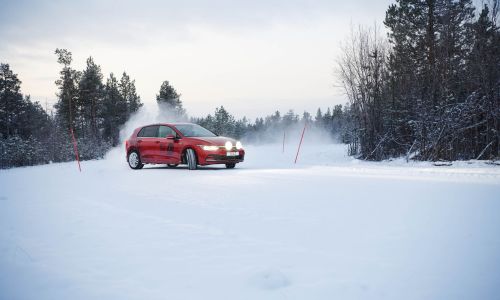 AMZS test 28 zimskih pnevmatik dimenzij 205/55 R16 H in 215/55 R17 V