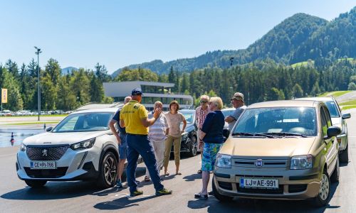 Reportaža: Tečaj varne vožnje Senior v AMZS Centru varne vožnje Vransko