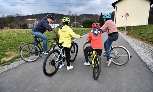 Na pedalih: Varno in zabavno družinsko kolesarjenje