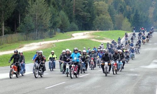 Svetovni rekord s tomosi ob 25-letnici SVAMZ